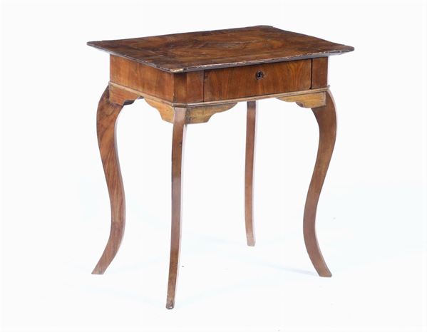 Tavolino in legno lastronato, XIX secolo