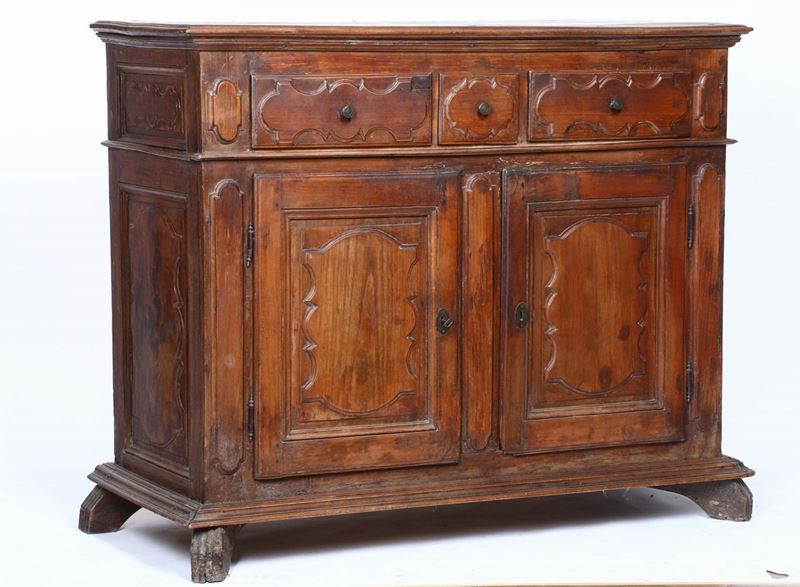 Credenza a due ante in legno intagliato, XVIII-XIX secolo  - Asta Antiquariato - Cambi Casa d'Aste
