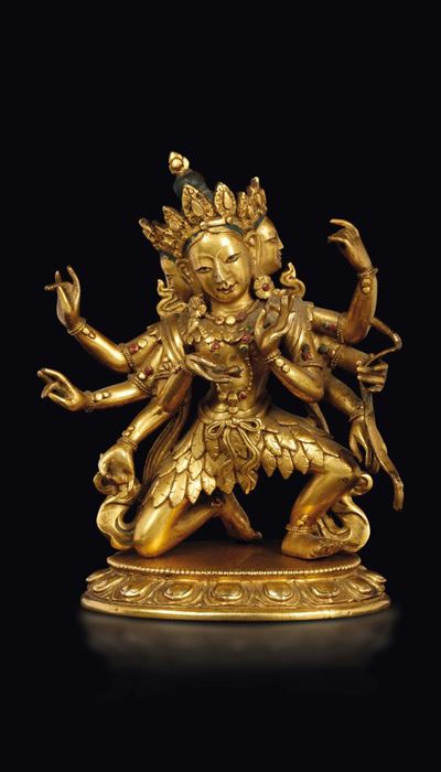 Figura di Mahapratisara in Bronzo Dorato con Arco Capa in una Mano, Tibet, XVIII Secolo