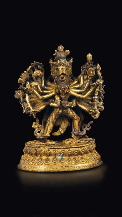 Gruppo in Bronzo Dorato Raffigurante Guhyasamaja Sopra Doppio Fiore di Loto, Cina, Dinastia Qing,...