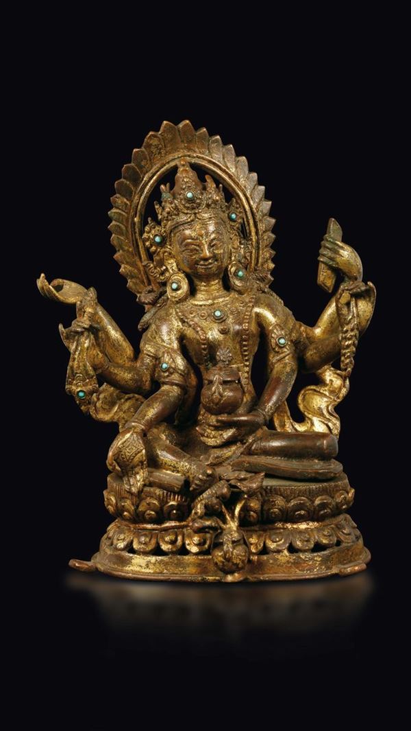 Figura di Vasudhara con aura e strumenti rituali tra le mani in bronzo dorato con innesti in turchese, Nepal, XVII secolo