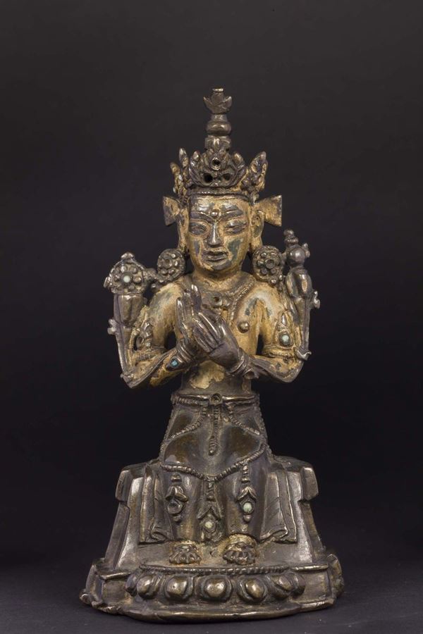 Figura di Maitreya in bronzo dorato con piccoli innesti in pietre dure, Tibet, XIX secolo