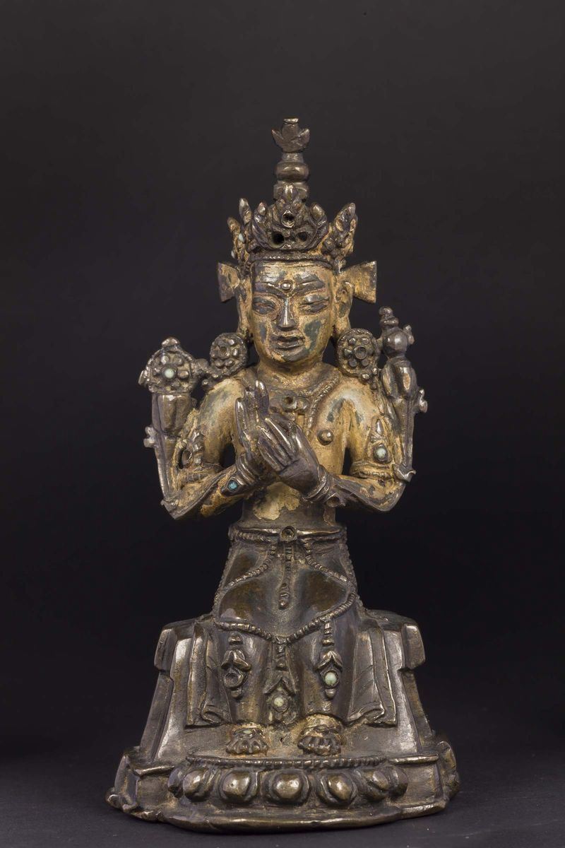 Figura di Maitreya in bronzo dorato con piccoli innesti in pietre dure, Tibet, XVIII secolo  - Asta Fine Chinese Works of Art - Cambi Casa d'Aste