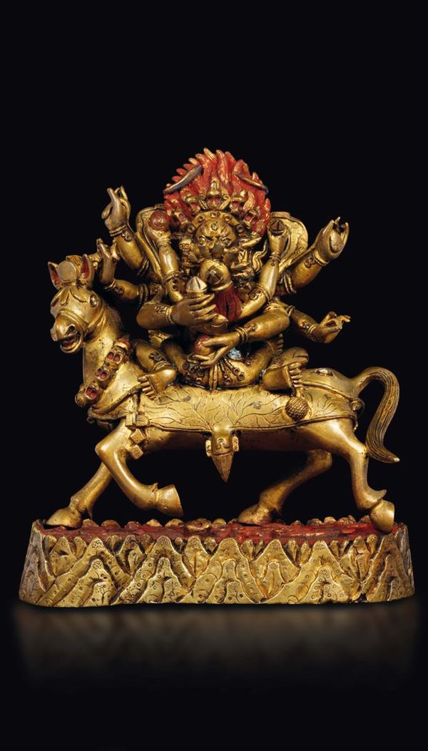 Figura di Mahakala in Yab Yum sopra cavallo in bronzo dorato, Tibet, XVIII secolo