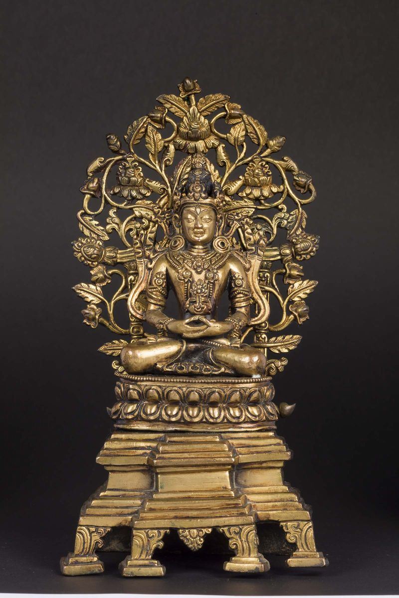 A gilt bronze figure of Amitayus enthroned, China, Qing, Dynasty, 18th century  - Auction Fine Chinese Works of Art - Cambi Casa d'Aste