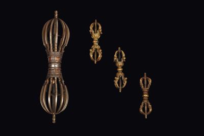 Un Grande Dorje in Bronzo e Altri Tre Più Piccoli, Tibet, XVIII/XIX Secolo