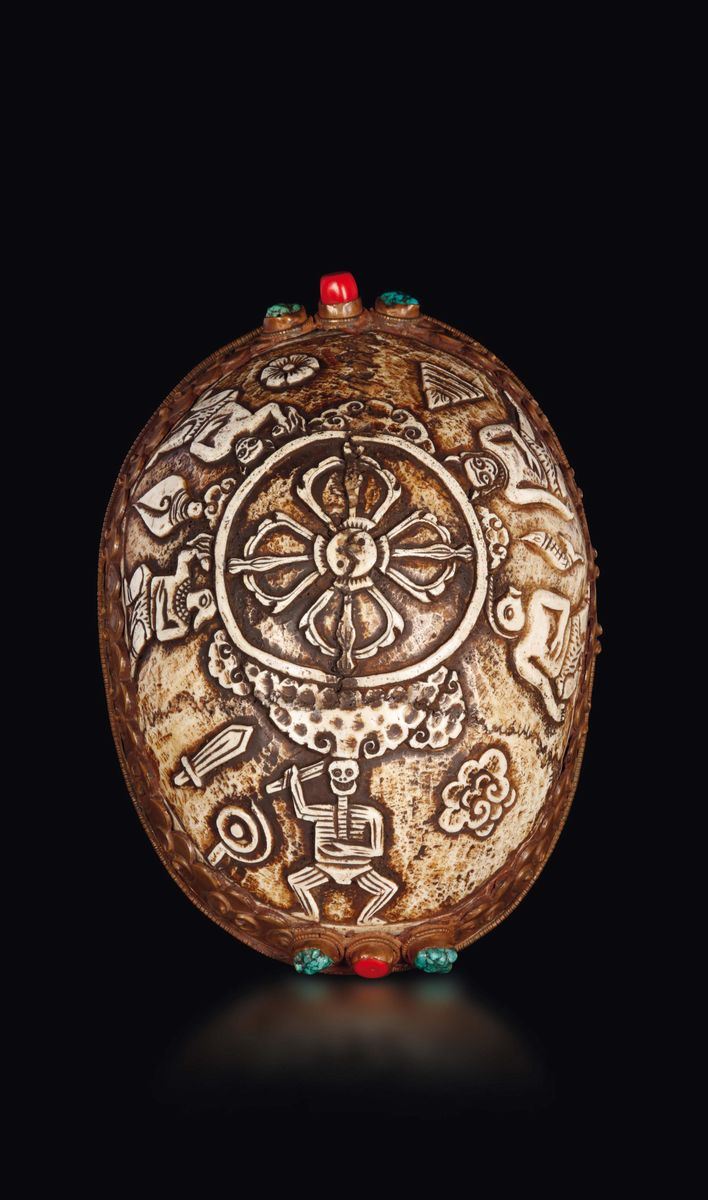 Strumento rituale kapala in osso inciso con innesti in pietre dure, Tibet, XIX secolo  - Asta Fine Chinese Works of Art - Cambi Casa d'Aste