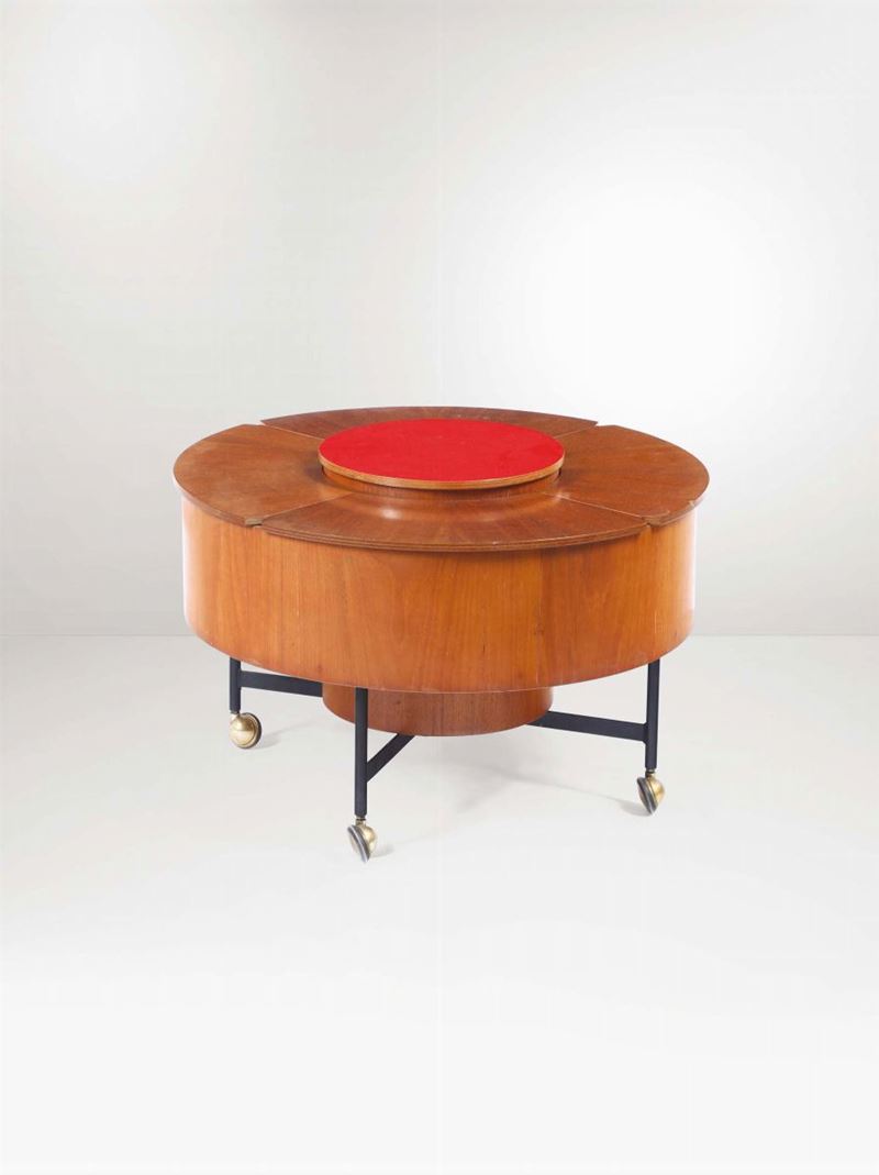 Tavolo con appoggi in metallo e struttura in legno.  - Asta Design - Cambi Casa d'Aste