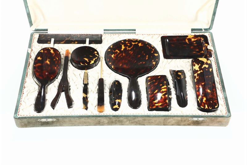 Servizio da toilette in tartaruga, Inghilterra, inizio secolo XX  - Asta Antiquariato - Cambi Casa d'Aste