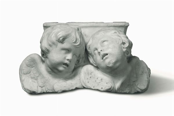A pair of cherubs in carved white marble. Italian Baroque art from the 17th century