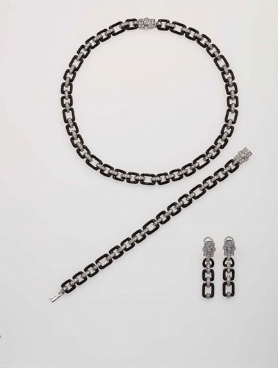 Parure Composta da Girocollo, Bracciale ed Orecchini in Smalto e Diamanti