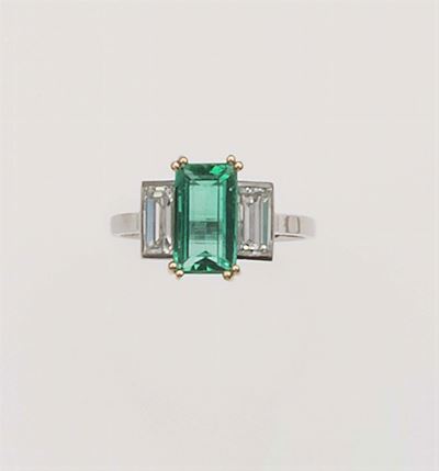 Anello con Smeraldo Colombia di Ct 2,20 e Diamanti per Ct 1,50