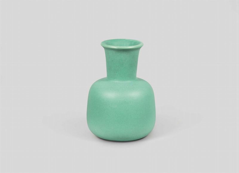 Giovanni Gariboldi, Richard Ginori, San Cristoforo, Milan, 1940 ca. A green vase in earthenware ceramics with a bell-mouthed neck  - Auction 20th Century Decorative Arts - I - Cambi Casa d'Aste