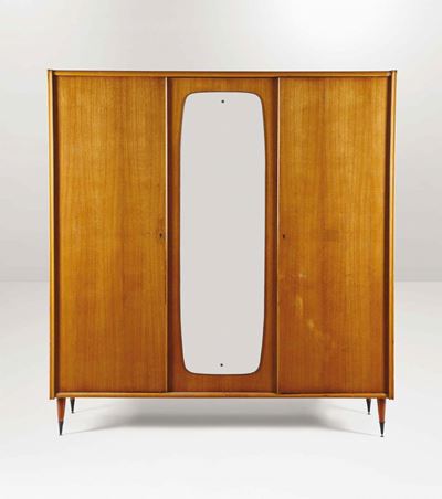 Armadio con Struttura in Legno, Specchiera in Vetro. Dettagli in Ottone.