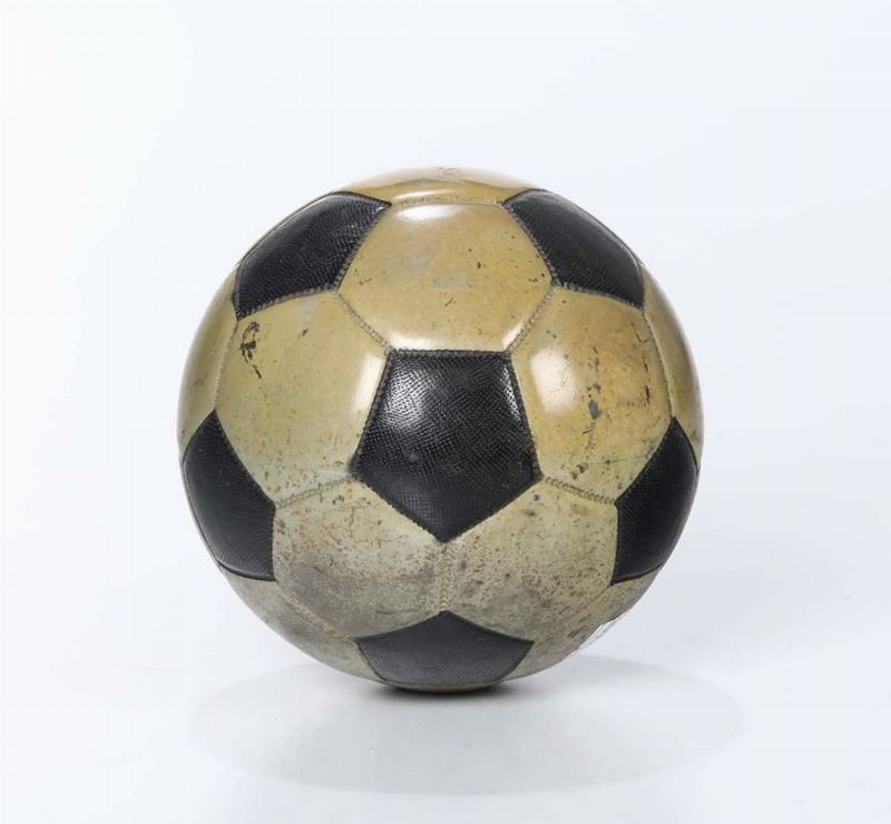 Pallone da calcio  - Asta Rari e curiosi oggetti da una collezione romana | Asta a Tempo - Cambi Casa d'Aste