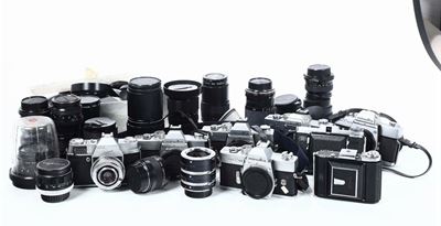 Lotto di Macchine Fotografiche e Accessori