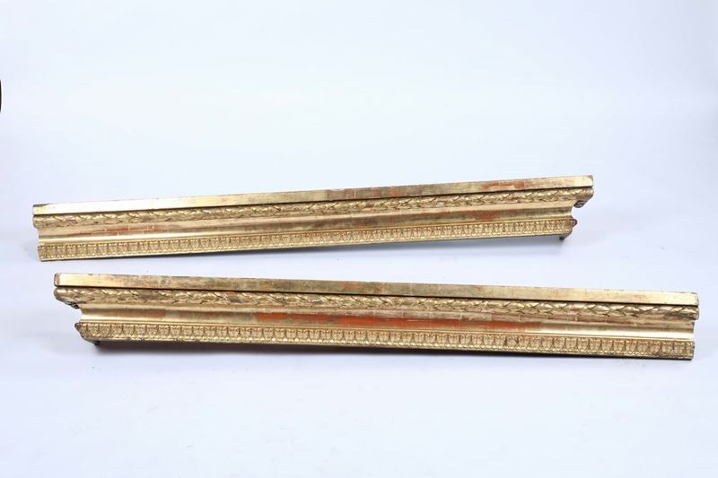 Coppia di mantovane in legno intagliato e dorato, XIX secolo  - Auction Asta a Tempo antiquariato - II - Cambi Casa d'Aste