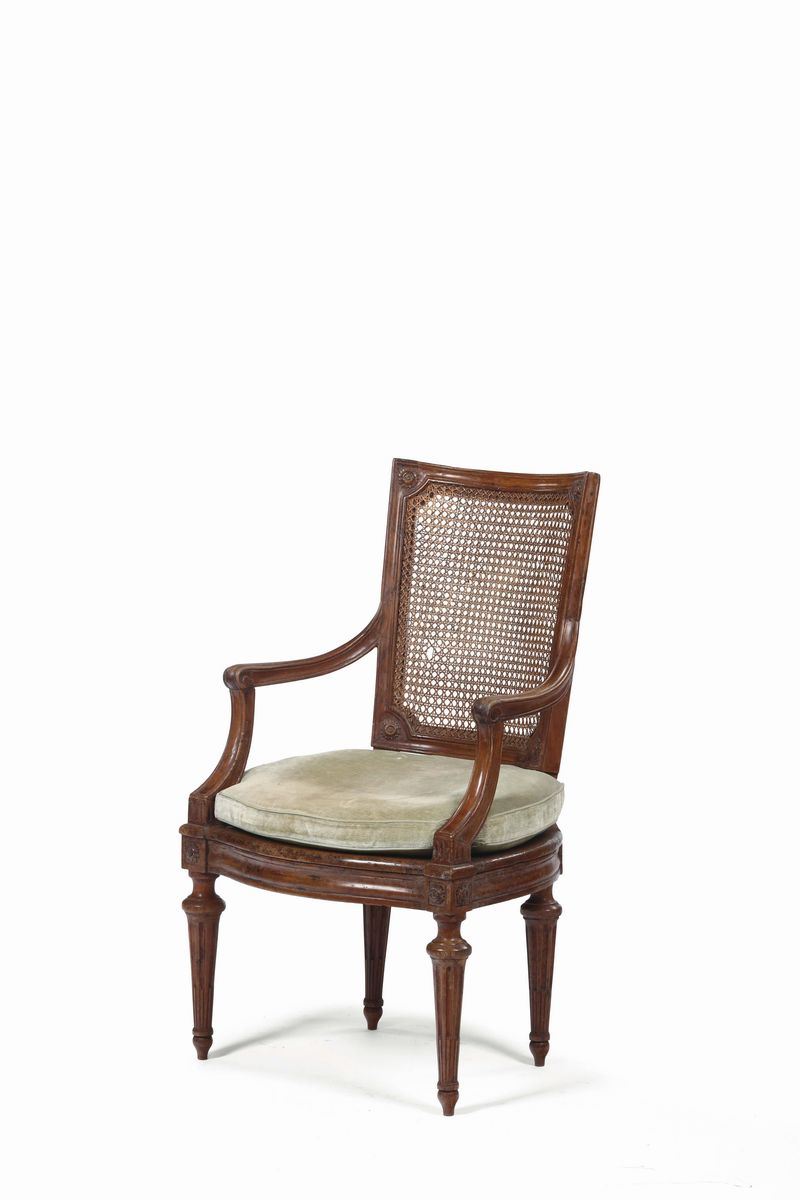 Poltrona in noce intagliato Luigi XVI, fine XVIII secolo  - Asta Asta a Tempo antiquariato - II - Cambi Casa d'Aste
