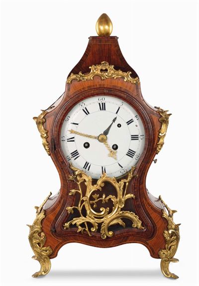 Orologio da Tavolo Luigi XV con Cassa Sagomata Lastronata in Palissandro e Bois De Rose, Roma, Se...