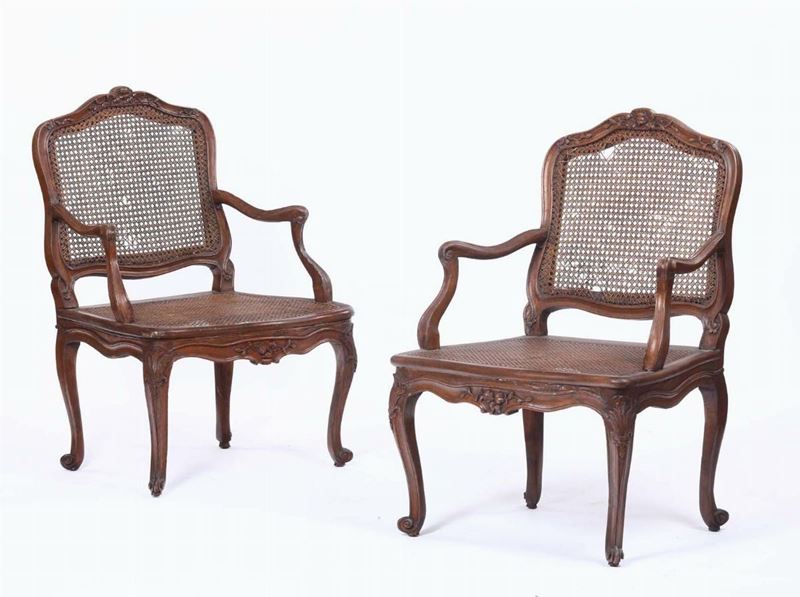 Coppia di poltrone in legno di rovere intagliato, XVIII secolo  - Auction Furniture | Cambi Time - Cambi Casa d'Aste