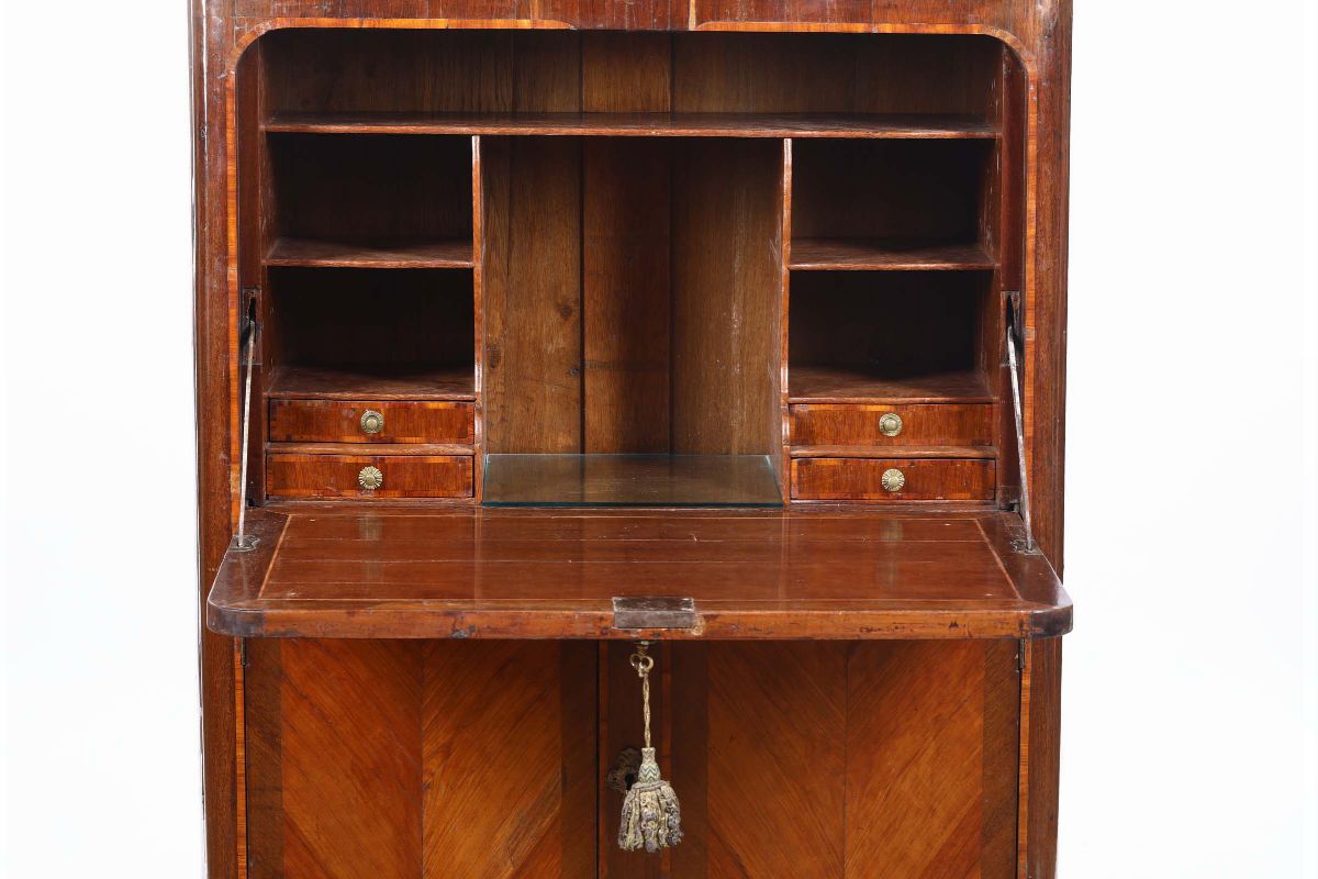 Secretaire Interamente Lastronato in Noce e Filettato, Stampigliato H. Hansen..., XIX Secolo
