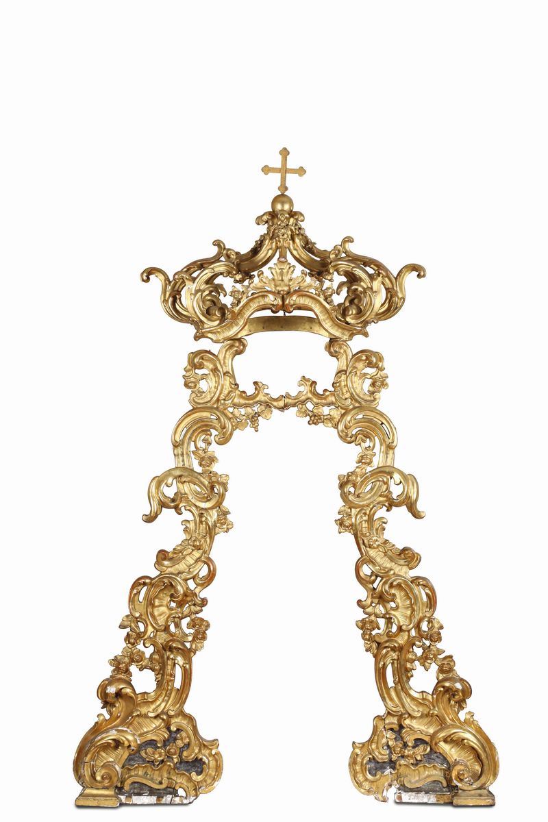 Baldacchino in legno riccamente intagliato e dorato, Italia XVII-XVIII secolo  - Asta Antiquariato - Cambi Casa d'Aste