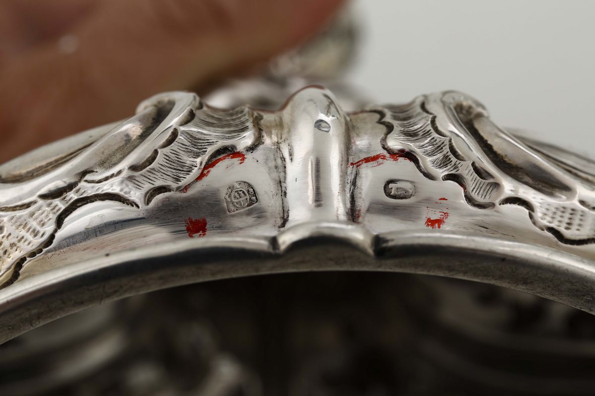 Coppa con Coperchio in Argento Fuso, Sbalzato e Cesellato, Vienna 1863, Argentiere T.s.