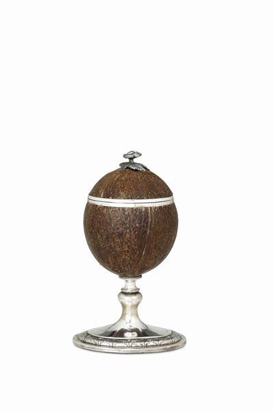 Vaso con Coperchio in Noce di Cocco e Argento, Austria 1833, Bolli per la Città di Graz e Dell’ar...