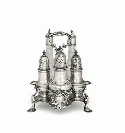 Cruet in Argento Sterling Fuso, Sbalzato, Cesellato, Traforato e Vetro Molato. Londra 1752. Argen...