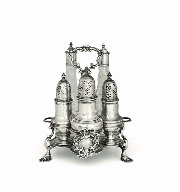 Cruet in argento sterling fuso, sbalzato, cesellato, traforato e vetro molato. Londra 1752. Argentiere Jaber Daniel