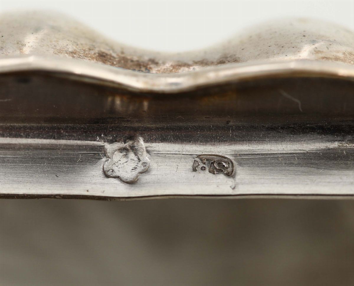 Scatola in Argento Fuso, Sbalzato e Cesellato, Manifattura Austroungarica. Bolli della Città di L...