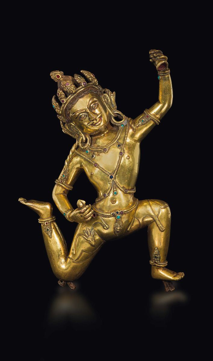 Figura di Nagaraja in bronzo dorato con campana e dorje con innesti in pietre dure, Tibet, XVII secolo  - Asta Fine Chinese Works of Art - Cambi Casa d'Aste