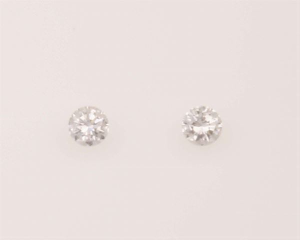Two unmounted brilliant-cut diamond weighing 1.04 and 1.12 carats