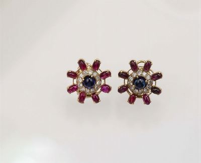 Orecchini con Rubini e Zaffiri Taglio Cabochon e Piccoli Diamanti