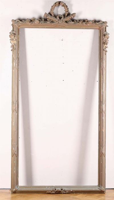 Grande Cornice Intagliata con Decori Floreali, XIX Secolo