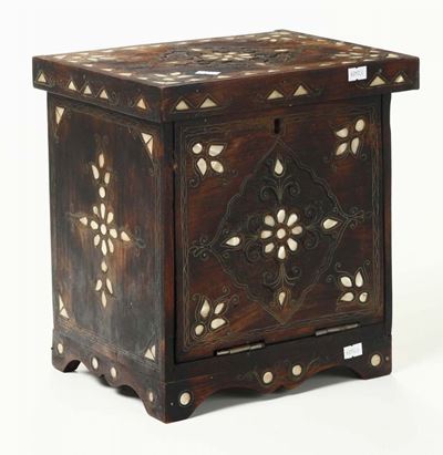 Scrigno in Legno Intarsiato in Madreperla, XIX Secolo