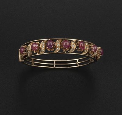 Bangle con Rubini Burma Taglio Cabochon e Rosette di Diamante