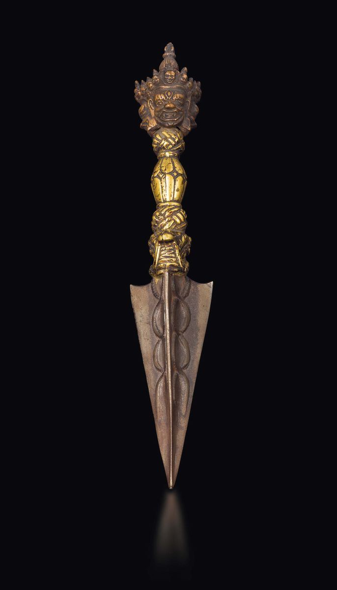 A gilt bronze phurba dagger, Tibet, 19th century  - Auction Fine Chinese Works of Art - Cambi Casa d'Aste