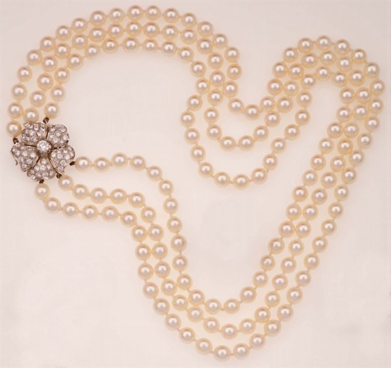 Collana a tre fili di perle coltivate  - Asta Fine Jewels - Cambi Casa d'Aste