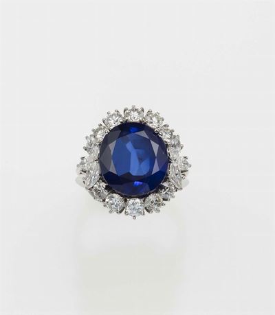 Anello con Zaffiro di Ct 8,806 e Diamanti a Contorno