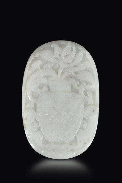 Placca in Giada Bianca con Vaso a Rilievo, Cina, Dinastia Qing, XIX Secolo