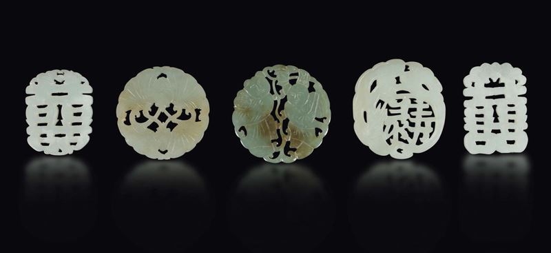 Lotto di cinque placche traforate in giada bianca, Cina, Dinastia Qing, XIX secolo  - Asta Fine Chinese Works of Art - Cambi Casa d'Aste
