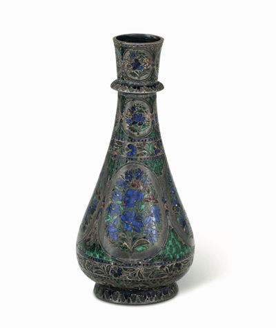 Vaso a Foggia di Bottiglia in Argento con Decoro a Smalti Policromi, Persia, XIX Secolo