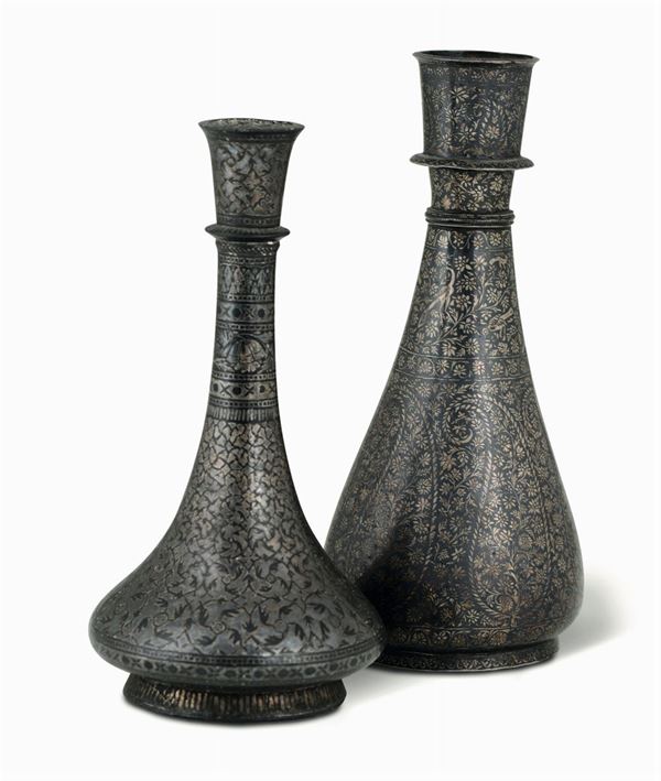 Due bottiglie in peltro argentato, una modellata a rilievo, decoro niellato, Persia , fine XVII, inizio XVIII secolo