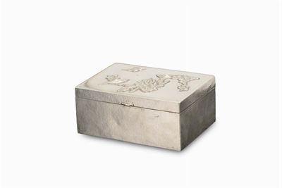 Scatola in Argento con Decoro di Uccellini a Rilievo, Cina, Inizio XX Secolo