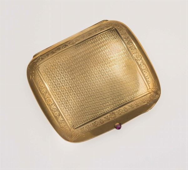 Gold cigarette case. Fitted case
