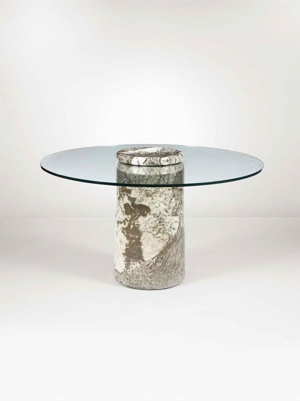 Tavolo occasionale in marmo grigio scogliera tornito con piano in vetro molato.