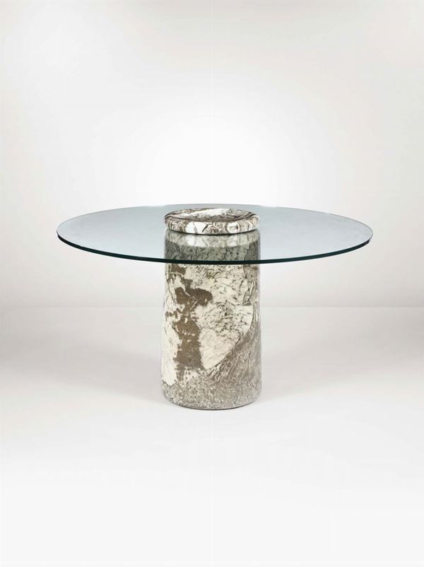 Tavolo occasionale in marmo grigio scogliera tornito con piano in vetro molato.