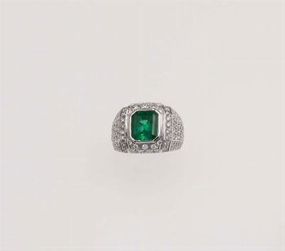 Anello con Smeraldo Colombia di Ct 3,15 Circa