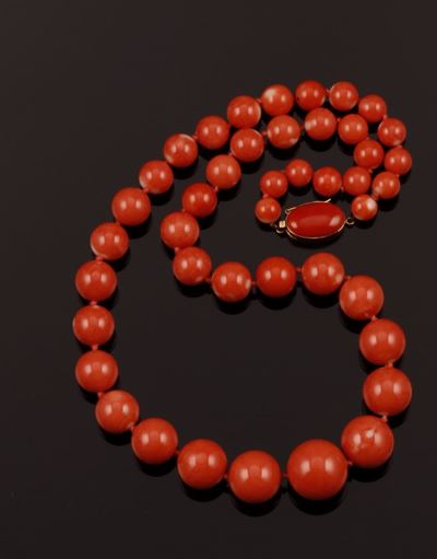 Collana in Corallo Aranciato, a Boules Scalari